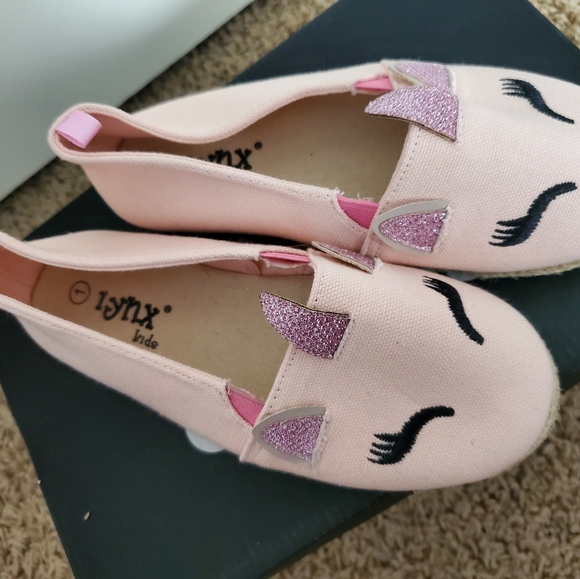 Unicorn Flats - Picture 4 of 7